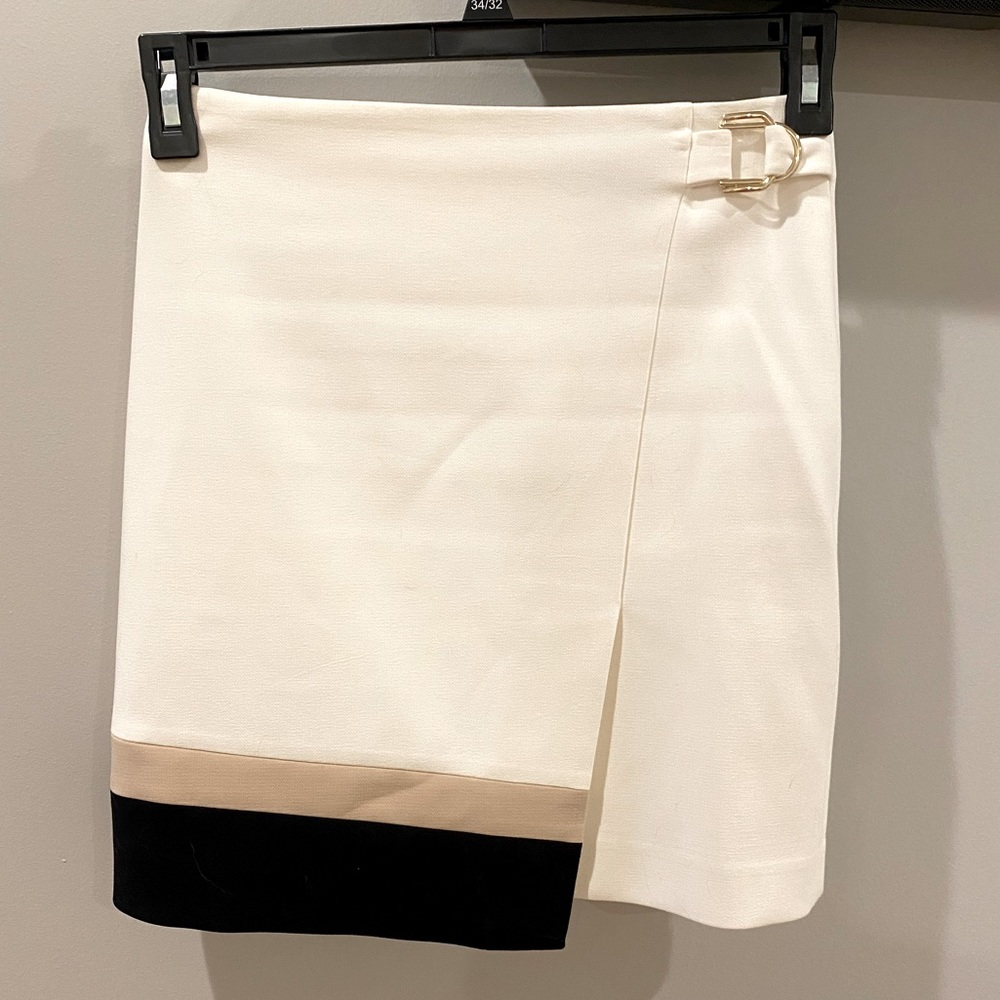 WHBM Winter white skirt, black & tan detail